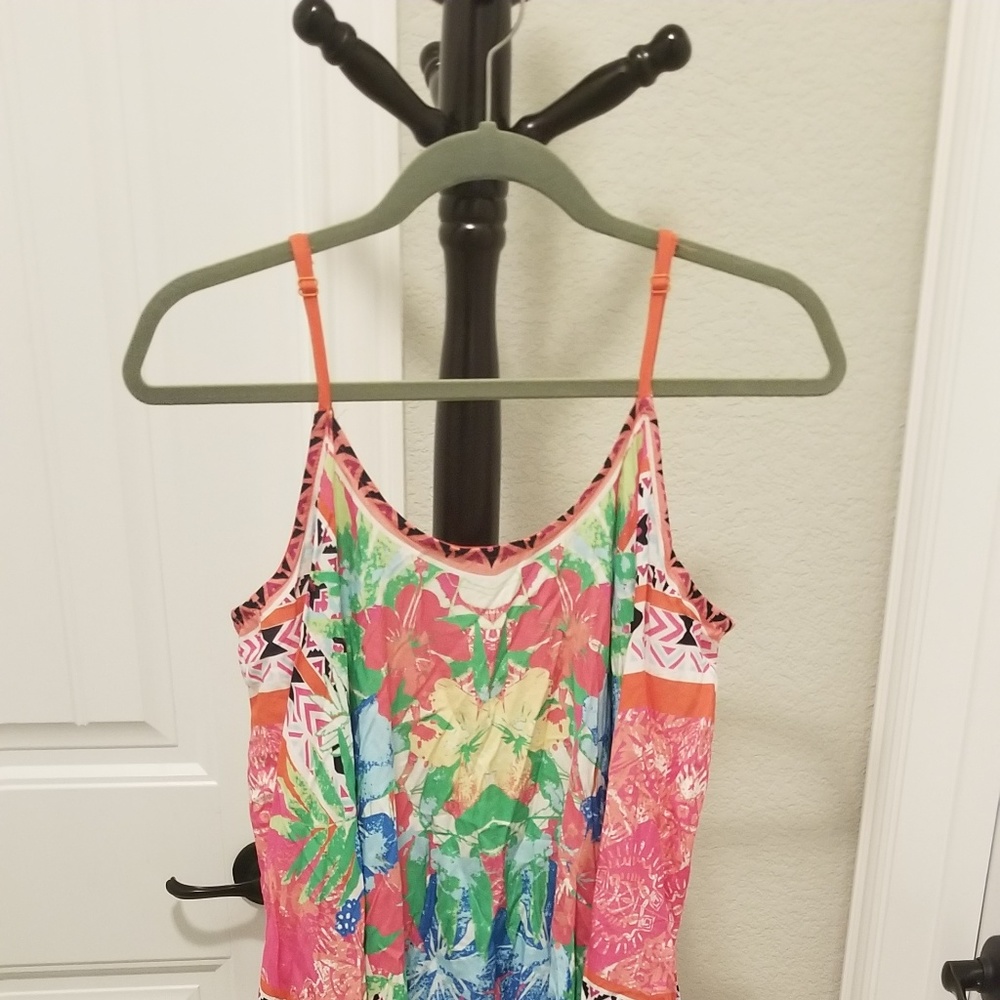 Multi-colored flowy tank - Picture 2 of 3